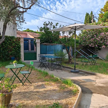 Petite Climatisee Jardin Βίλα